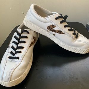 Tretorn Nylite 25 plus sneaker! Size 8
